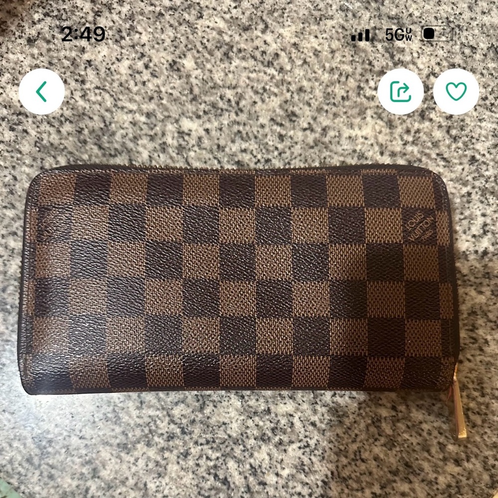Louis Vuitton Brown Checkered zippy Wallet